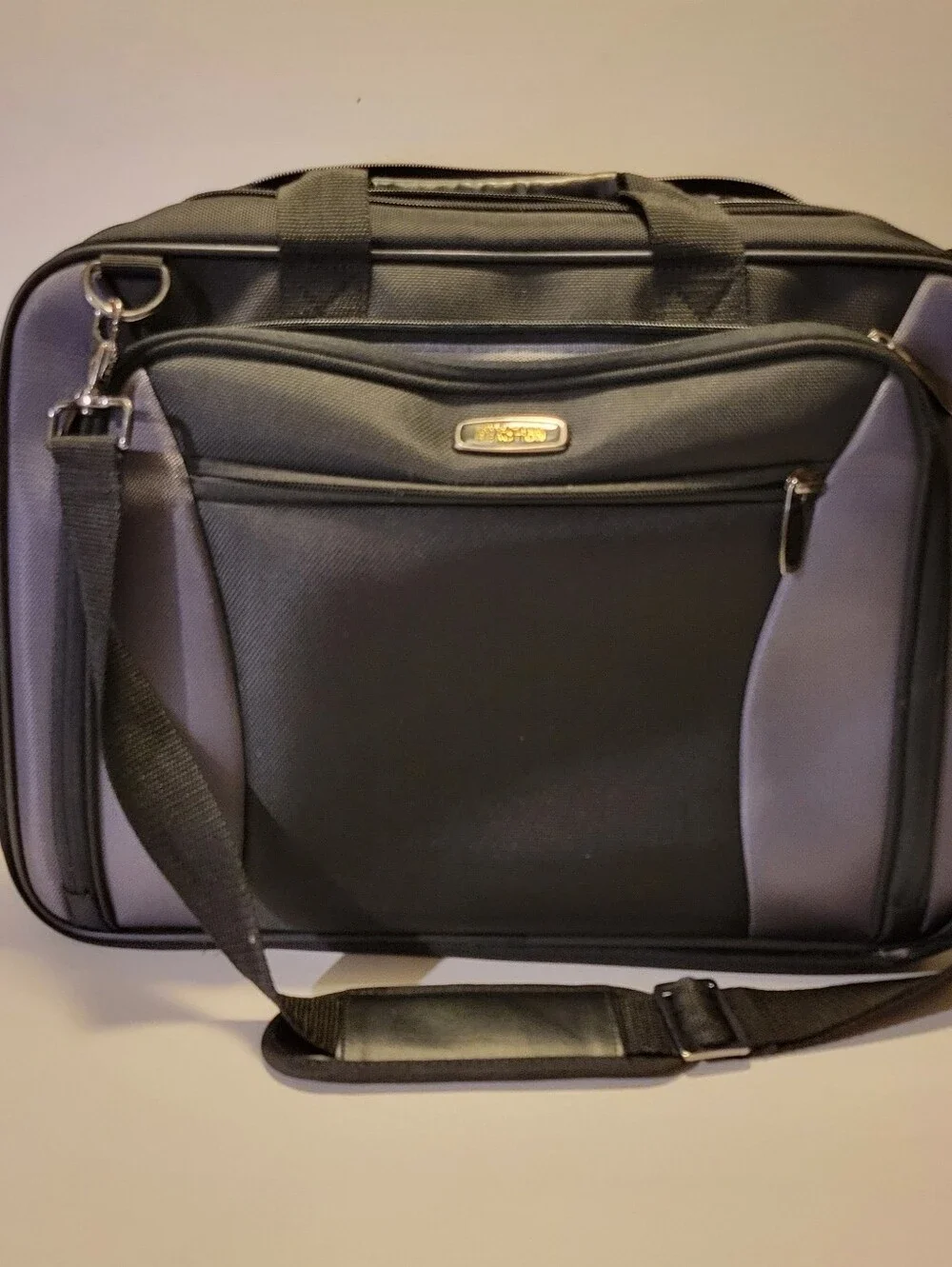 Kenneth Cole Reaction Laptop Computer Bag Style # 535 768